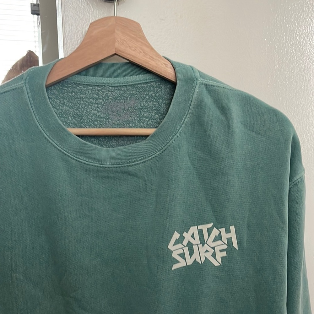 Catch surf crew neck/pull over.